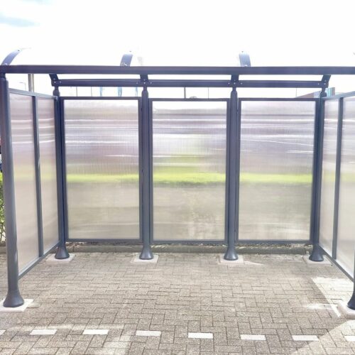 Rookoverkapping - bushokje Serena 14 Modern bushokje Serena rookoverkapping met glaswanden bij bedrijfslocatie Alkmaar